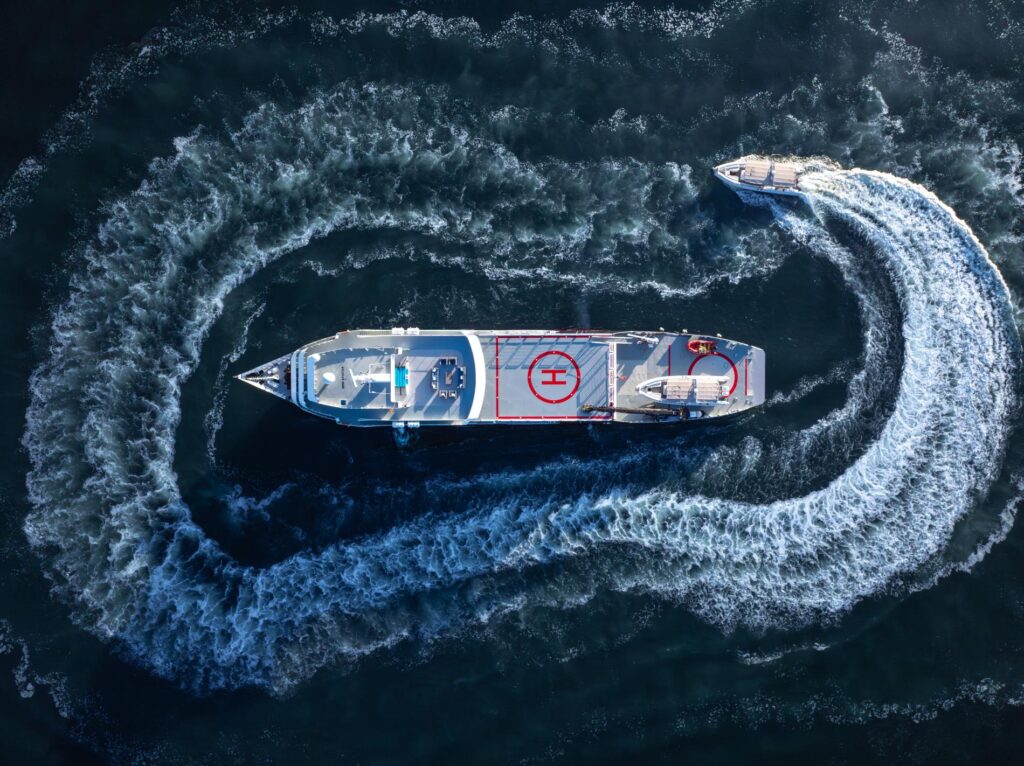 Topview-of-yacht-with-helicopter-platform-and-large-deckspace