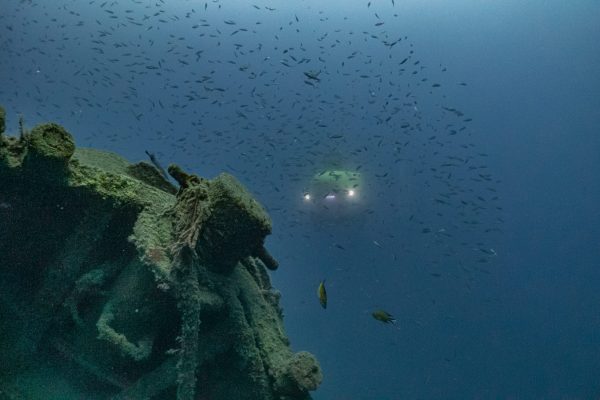 Pisces VI sub near shipwreck_1